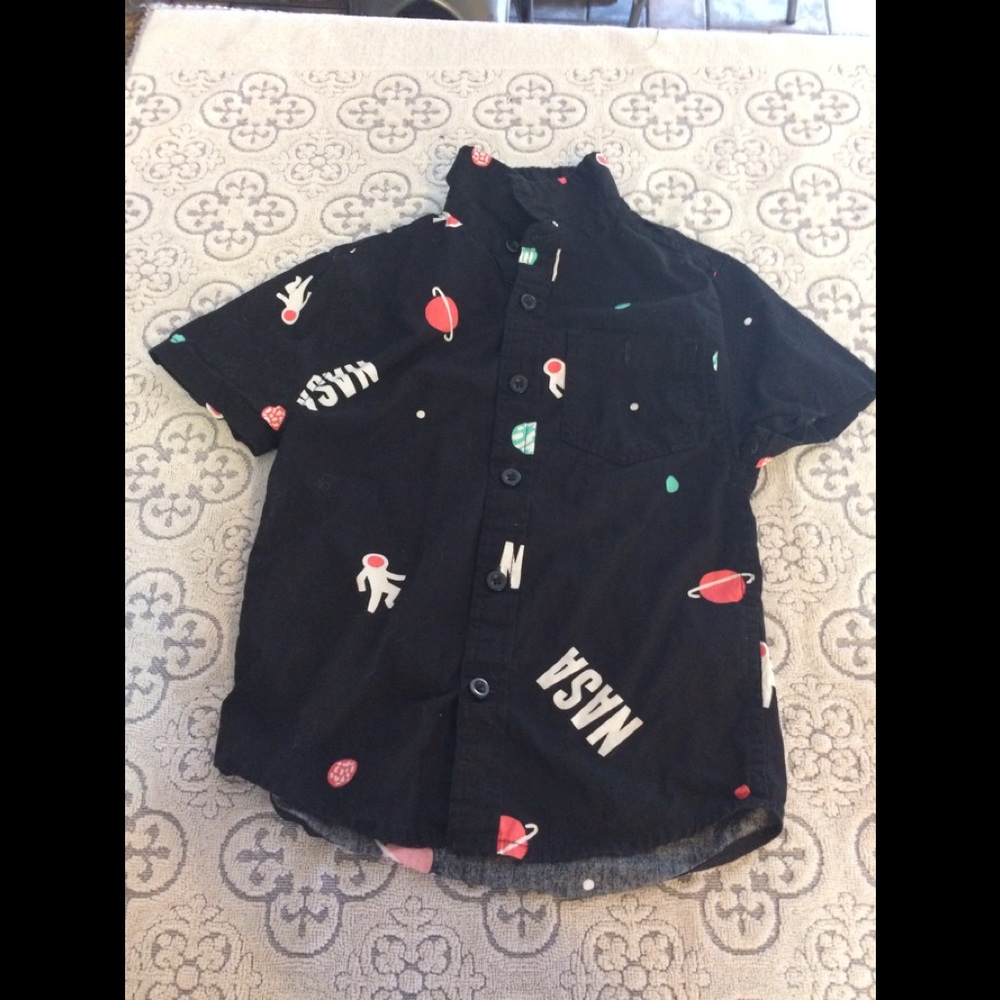 Very gently worn baby boys shirt 👔